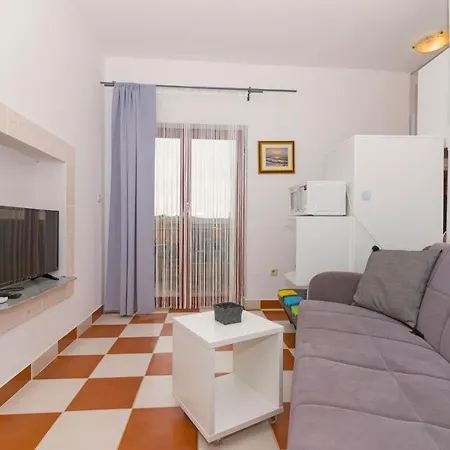 Apartment Neptun Pirovac