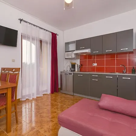Neptun Apartment Pirovac