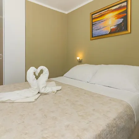 Neptun Apartment *
